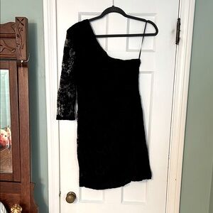 Black One-Shoulder Lace Dress